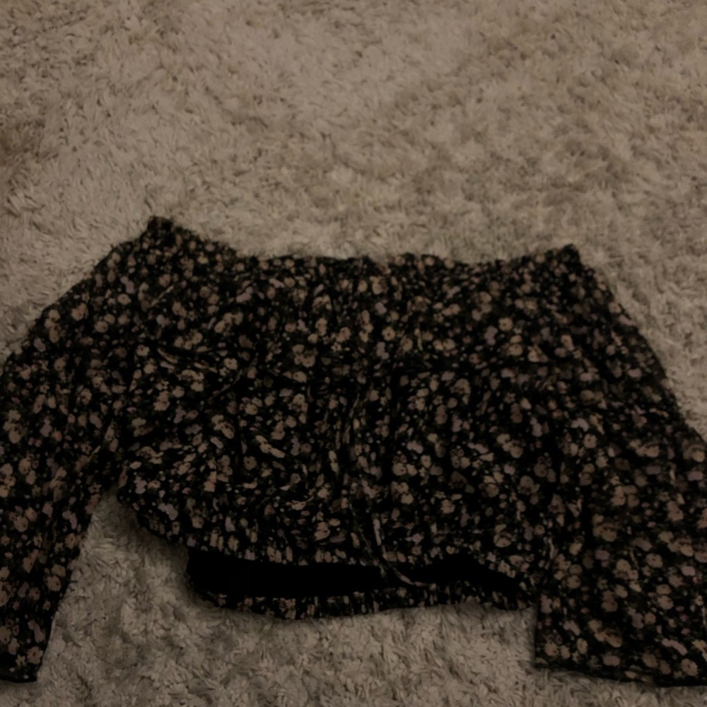 American Eagle cropped blouse